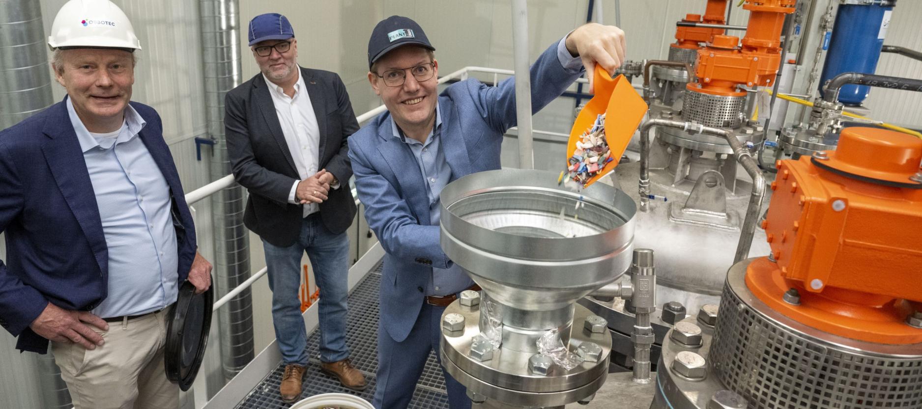 De machine voor het recyclen van plastics